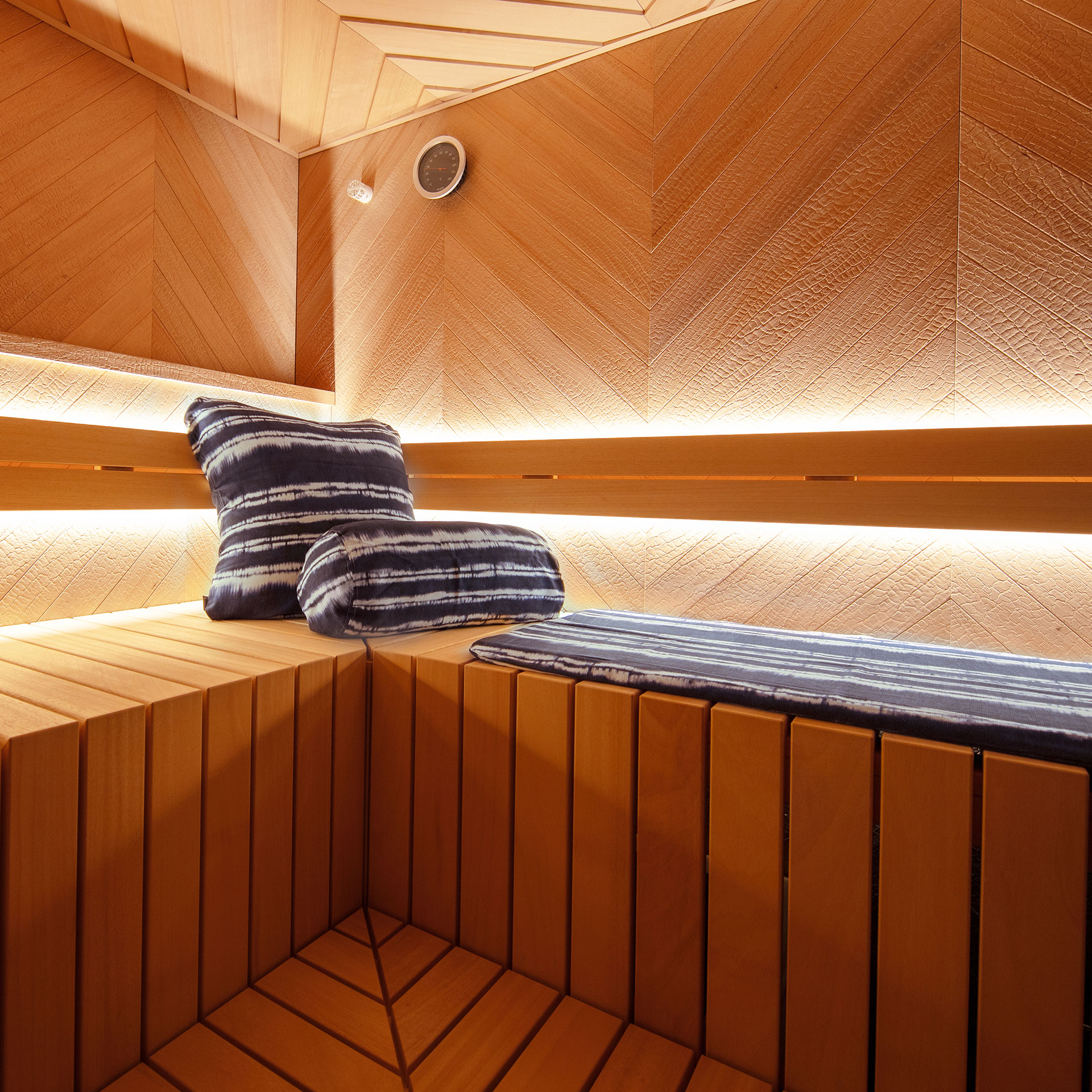SAUNANACKENROLLE MOLLIS® GESA mit Bezug – Design by Gesa Hansen