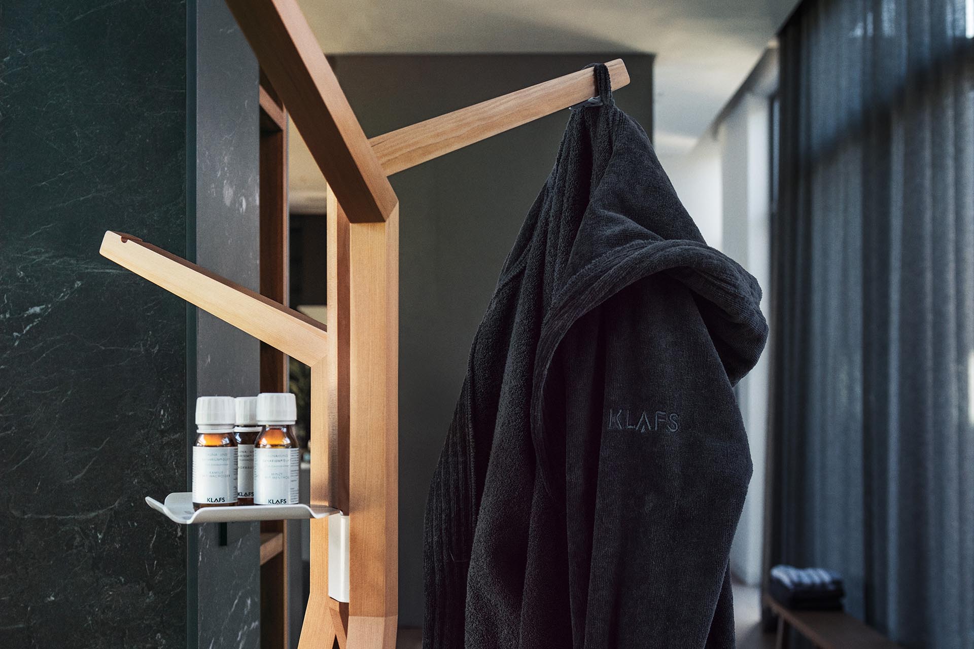 Bademantel mit Kapuze in